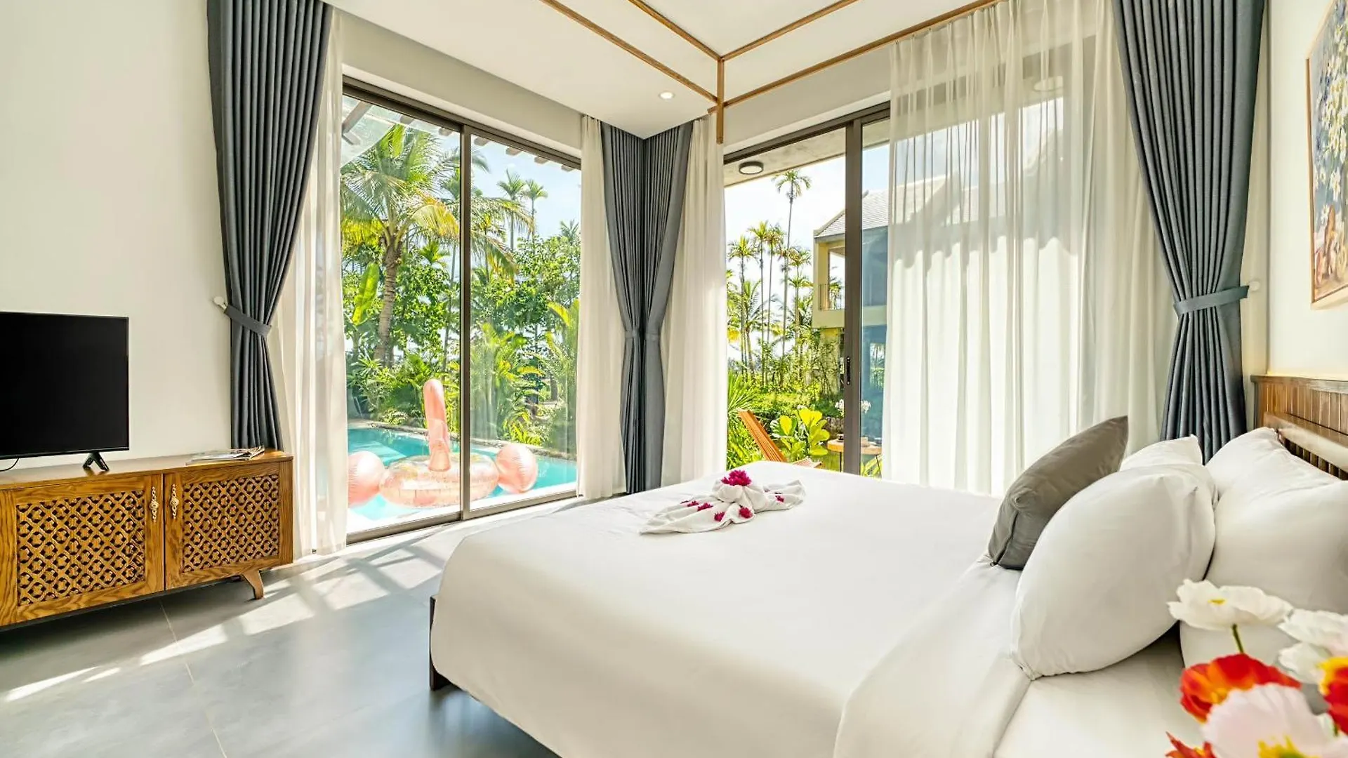 Villa Serene Villa, 4Brs Riverside, Private Pool Hoi An