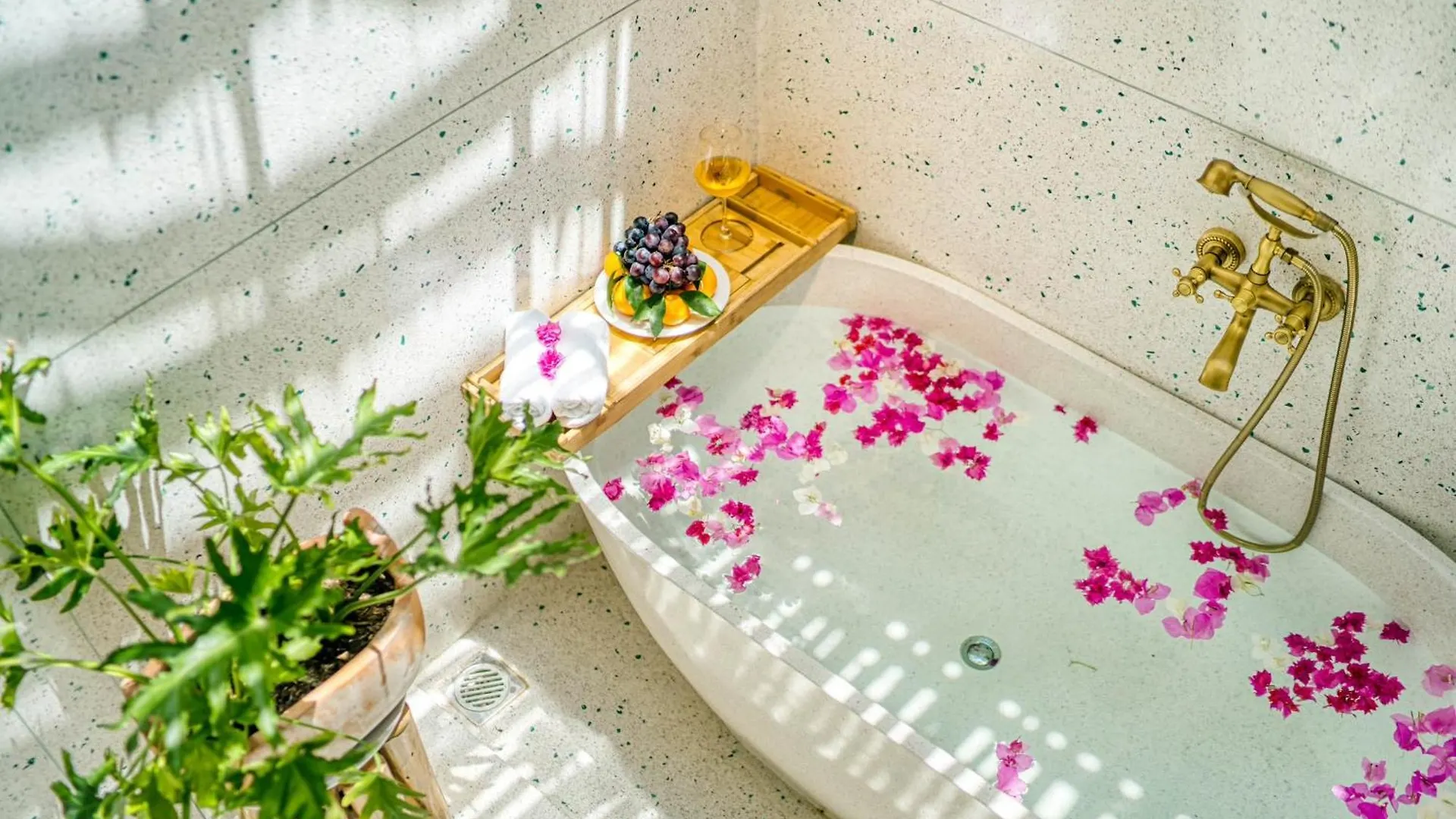 Villa Serene Villa, 4Brs Riverside, Private Pool Hoi An