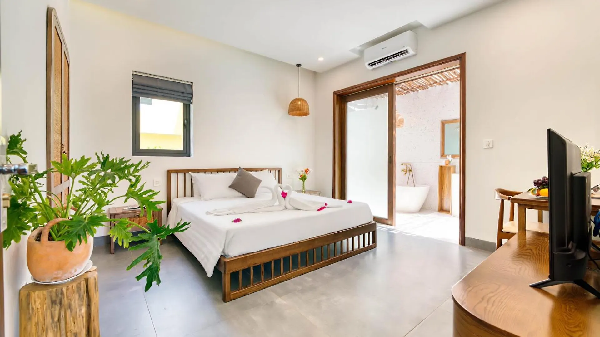 Serene Villa, 4Brs Riverside, Private Pool Hoi An