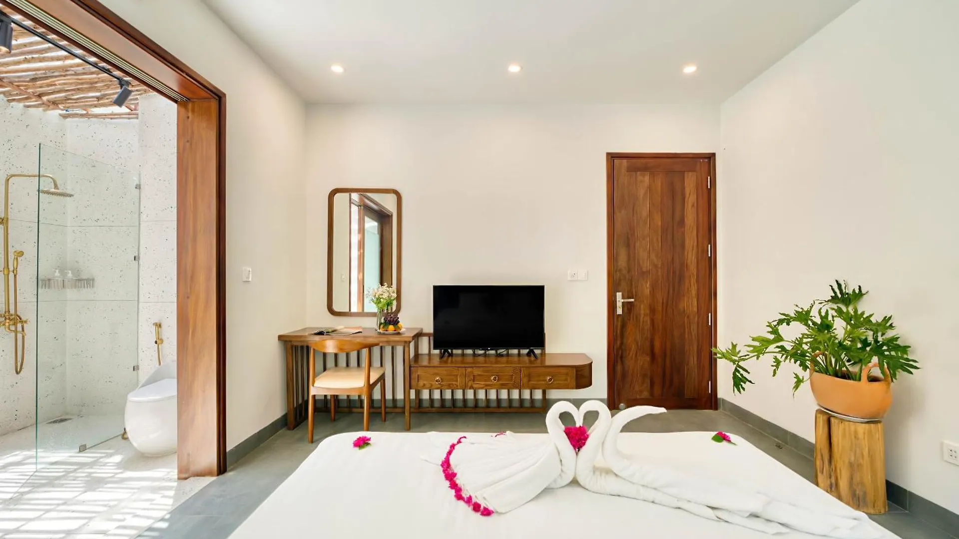Serene Villa, 4Brs Riverside, Private Pool Hoi An 0*,  Vietname